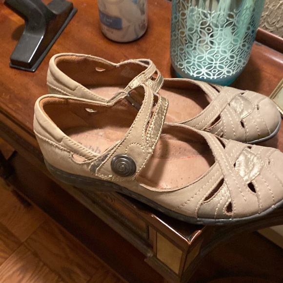 ⬇️EUC Cobb Hill by NEW BALANCE FLATS⬇️ - Picture 9 of 9